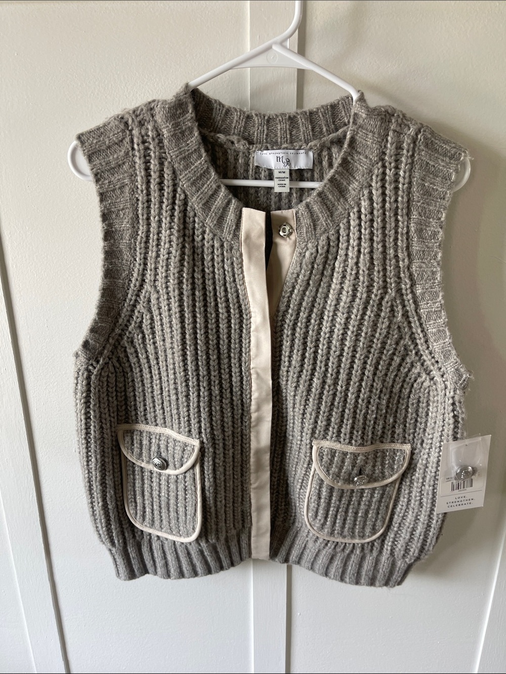 Mainstream boutique NWT Gray Ribbed Knit Sleeveless Sweater Vest
